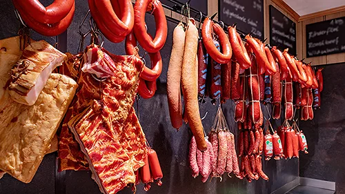 Wurstwaren aus eigener Herstellung