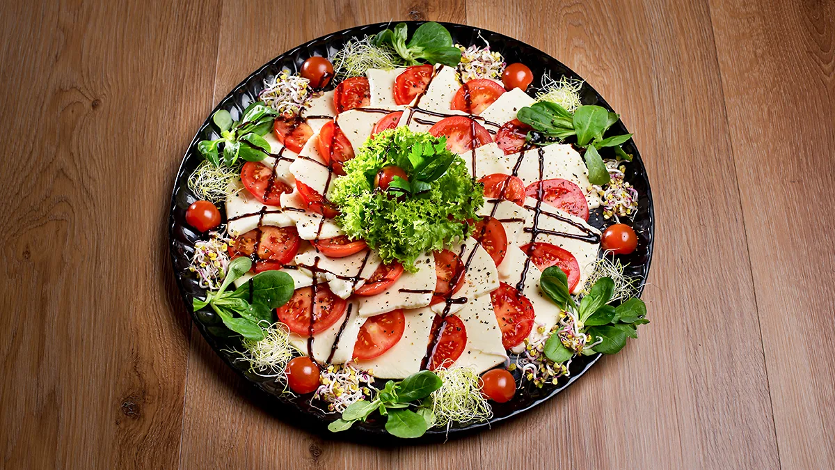 Platte mit Tomate & Mozzarella
